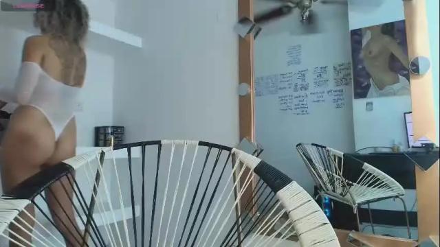 Image 7 of mhulattahot_ Stream on Chaturbate on 23 days ago