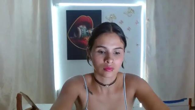 Image 7 of mia320018 Stream on Chaturbate on 2 months ago