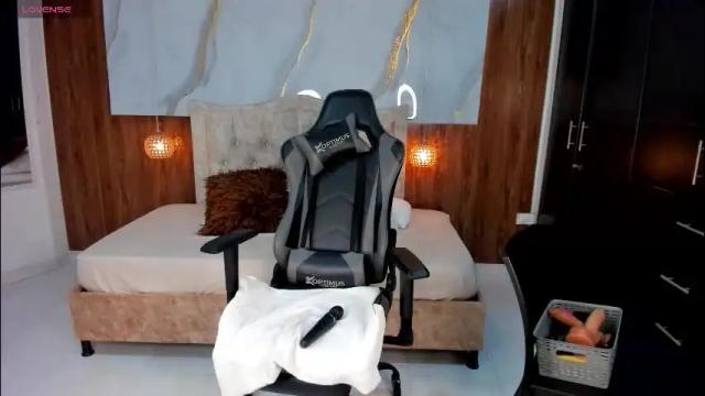 Image 3 of mia_18v Stream on Chaturbate on 1 month ago