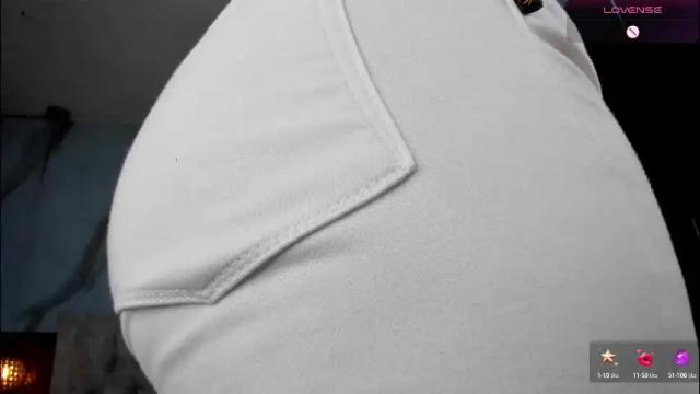 Image 12 of mia_18v Stream on Chaturbate on 1 month ago