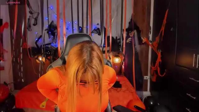 Image 4 of mia_18v Stream on Chaturbate on 3 days ago