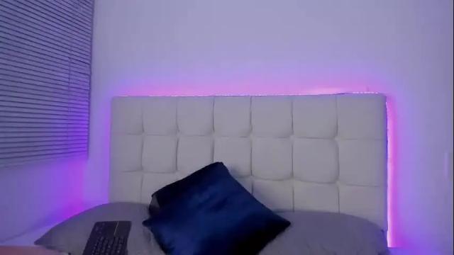 Image 2 of mia_2406 Stream on Chaturbate on 1 month ago