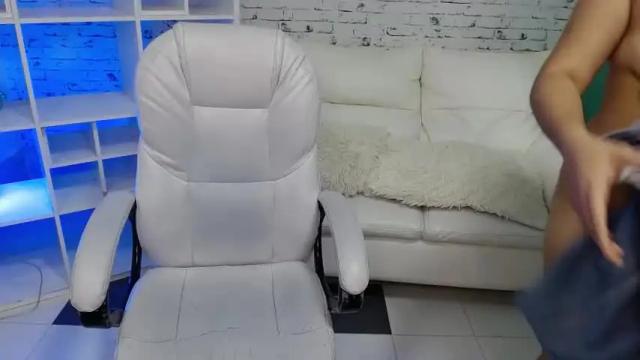 Image 2 of mia__0 Stream on Chaturbate on 18 months ago