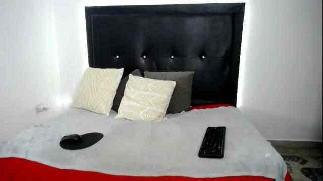 Image 2 of mia__milf Stream on Chaturbate on 15 days ago