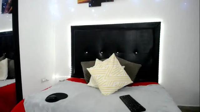 Image 11 of mia__milf Stream on Chaturbate on 8 days ago
