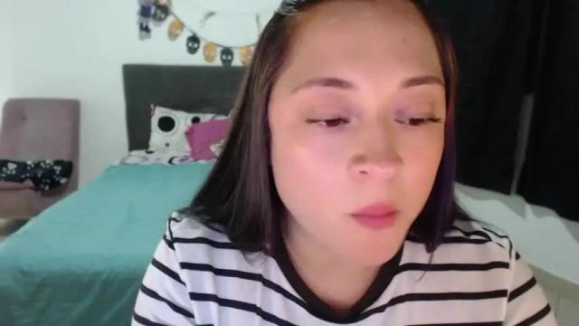 Image 2 of mia_adams_red Stream on Chaturbate on 13 months ago