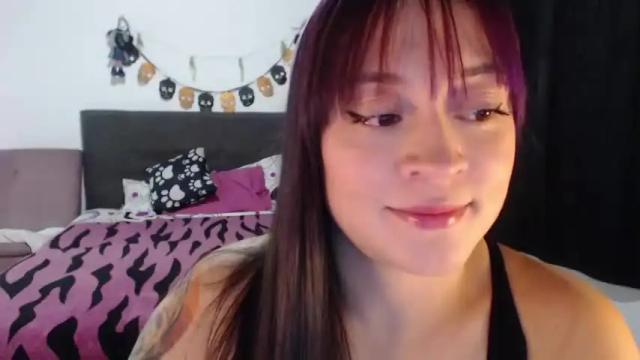 Image 2 of mia_adams_red Stream on Chaturbate on 12 months ago