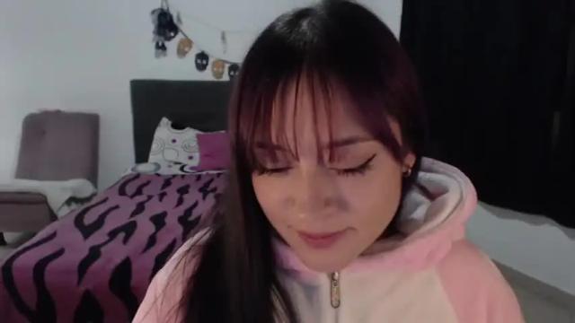 Image 4 of mia_adams_red Stream on Chaturbate on 12 months ago