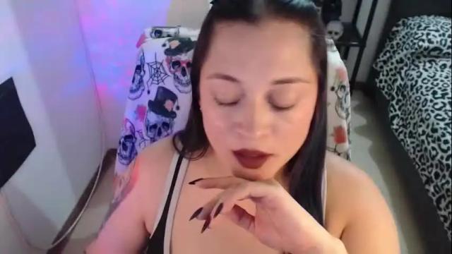 Image 2 of mia_adams_red Stream on Chaturbate on 1 month ago
