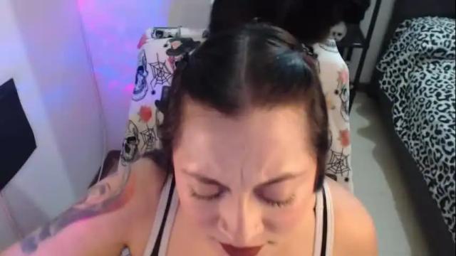 Image 7 of mia_adams_red Stream on Chaturbate on 1 month ago