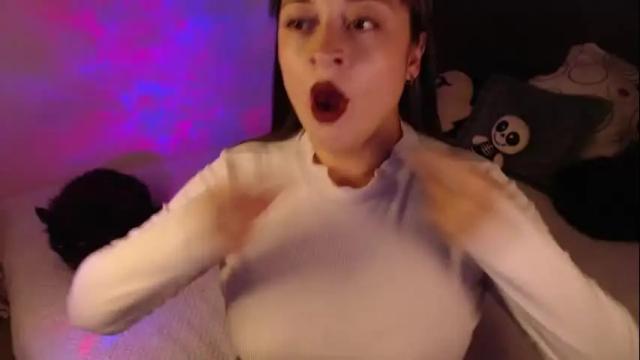 Image 12 of mia_adams_red Stream on Chaturbate on 18 days ago