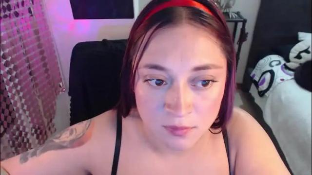 Image 4 of mia_adams_red Stream on Chaturbate on 1 month ago