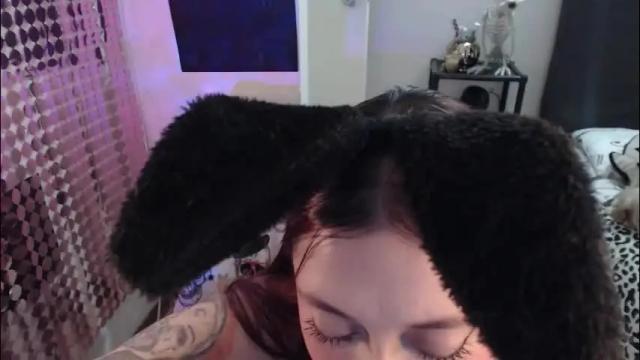 Image 3 of mia_adams_red Stream on Chaturbate on 24 days ago