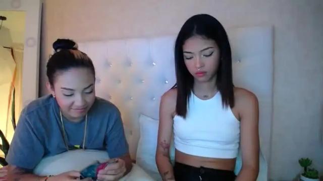 Image 2 of mia_and_madison Stream on Chaturbate on 17 months ago