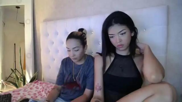 Image 3 of mia_and_madison Stream on Chaturbate on 15 months ago