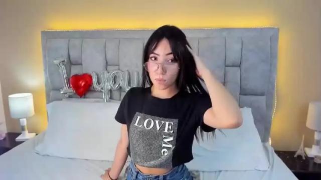 Image 12 of mia_andersohn Stream on Chaturbate on 15 months ago