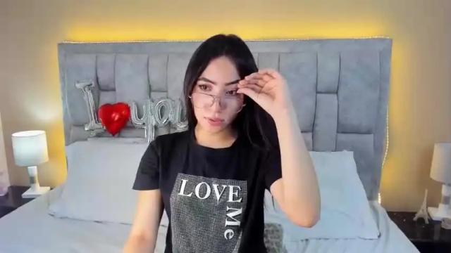 Image 3 of mia_andersohn Stream on Chaturbate on 15 months ago