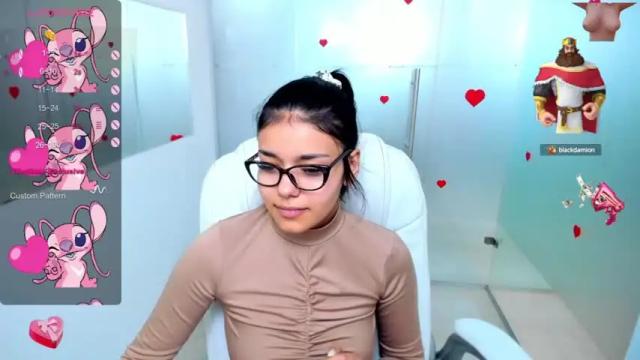 Image 10 of mia_angeel Stream on Chaturbate on 13 months ago