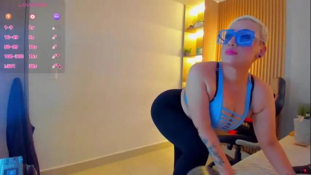 Image 4 of mia_becke Stream on Chaturbate on 27 days ago