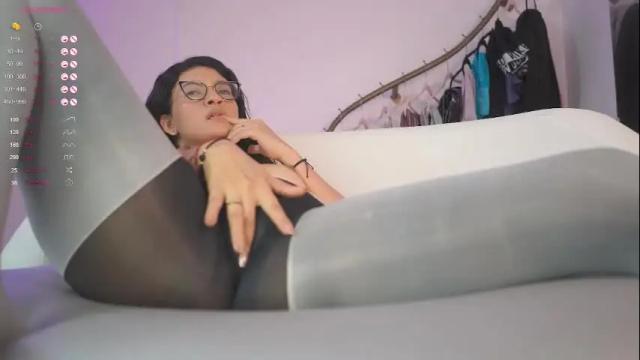 Image 12 of mia_coliin Stream on Chaturbate on 1 month ago