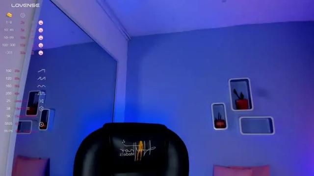 Image 3 of mia_collins21 Stream on Chaturbate on 13 months ago