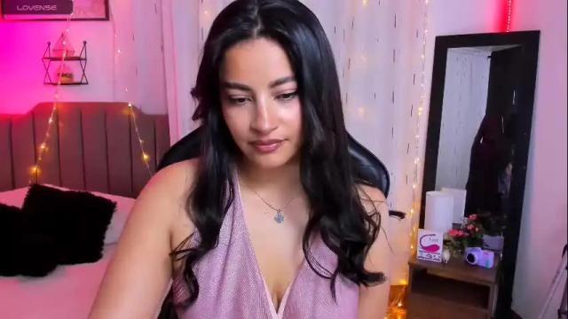 Image 12 of mia_dahdal Stream on Chaturbate on 8 months ago
