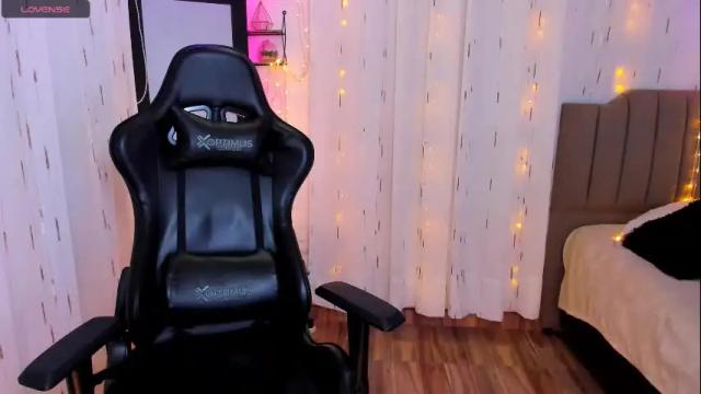 Image 12 of mia_dahdal Stream on Chaturbate on 8 months ago