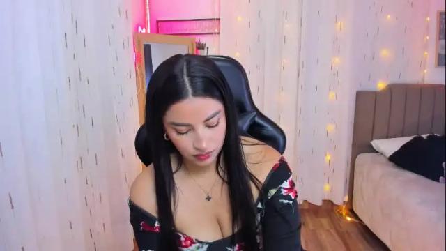 Image 2 of mia_dahdal Stream on Chaturbate on 8 months ago