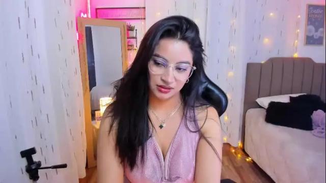 Image 6 of mia_dahdal Stream on Chaturbate on 8 months ago