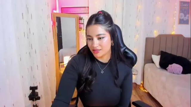 Image 2 of mia_dahdal Stream on Chaturbate on 8 months ago