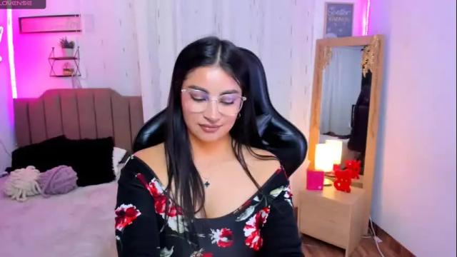 Image 2 of mia_dahdal Stream on Chaturbate on 7 months ago