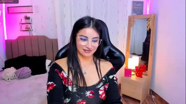 Image 4 of mia_dahdal Stream on Chaturbate on 7 months ago