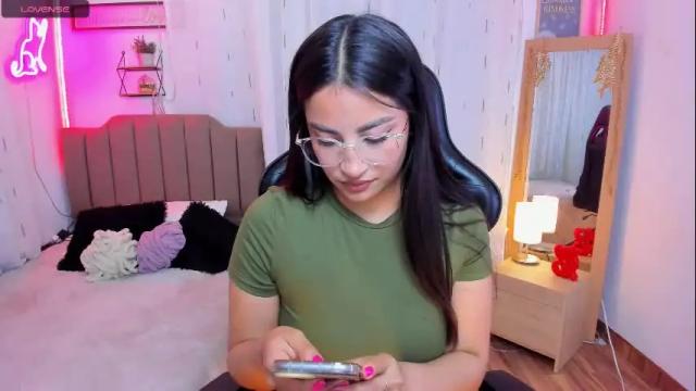 Image 2 of mia_dahdal Stream on Chaturbate on 7 months ago
