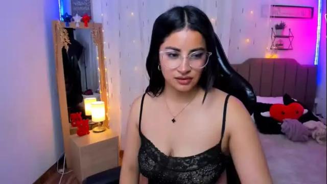 Image 3 of mia_dahdal Stream on Chaturbate on 6 months ago