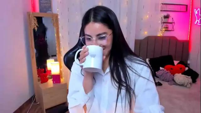 Image 10 of mia_dahdal Stream on Chaturbate on 6 months ago