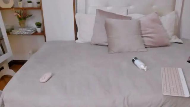 Image 3 of mia_daniellshot Stream on Chaturbate on 17 months ago