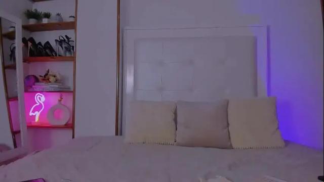 Image 2 of mia_daniellshot Stream on Chaturbate on 3 months ago