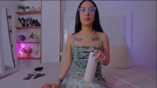 Image 2 of mia_daniellshot Stream on Chaturbate on 3 months ago