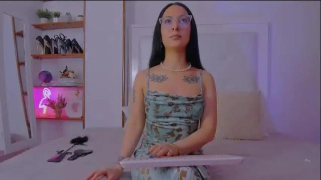 Image 3 of mia_daniellshot Stream on Chaturbate on 3 months ago