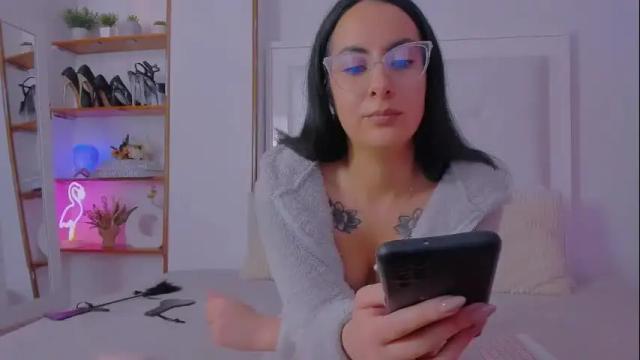 Image 3 of mia_daniellshot Stream on Chaturbate on 3 months ago