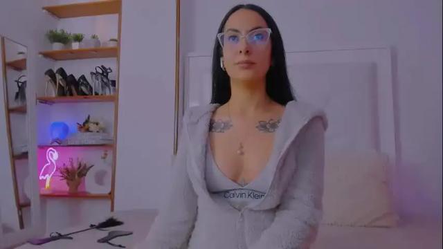 Image 4 of mia_daniellshot Stream on Chaturbate on 3 months ago