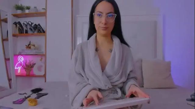 Image 2 of mia_daniellshot Stream on Chaturbate on 3 months ago