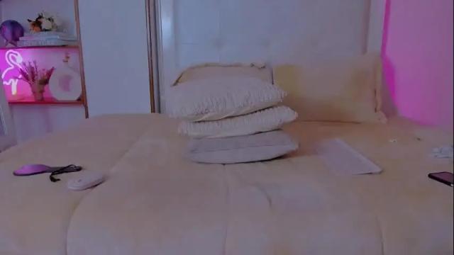 Image 4 of mia_daniellshot Stream on Chaturbate on 2 months ago