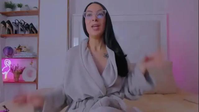 Image 2 of mia_daniellshot Stream on Chaturbate on 2 months ago