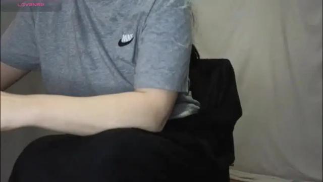 Image 12 of mia_g0ld Stream on Chaturbate on 17 days ago