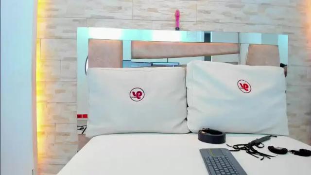 Image 8 of mia_gracce Stream on Chaturbate on 13 months ago