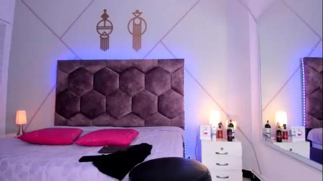 Image 3 of mia_greco_ Stream on Chaturbate on 9 days ago