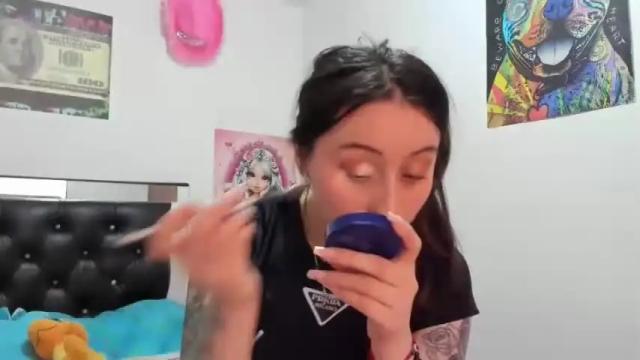 Image 4 of mia_kanee Stream on Chaturbate on 14 months ago