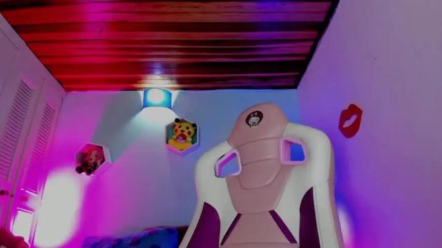 Image 2 of mia_kater Stream on Chaturbate on 16 months ago
