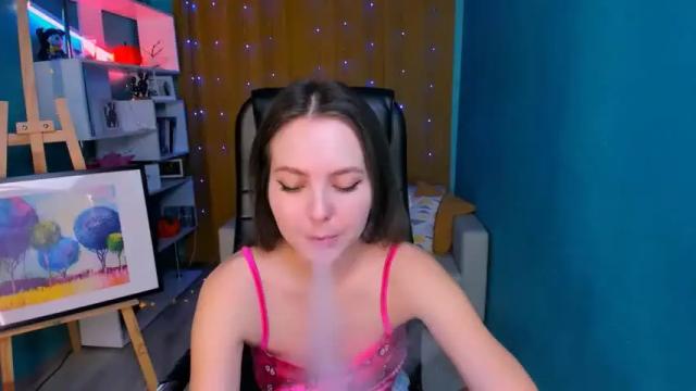 Image 7 of mia_lamberg Stream on Chaturbate on 22 months ago